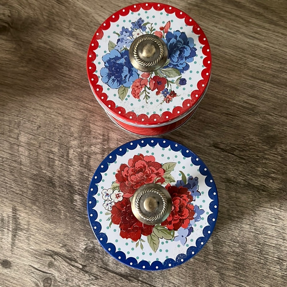 Decorative dishes/holders